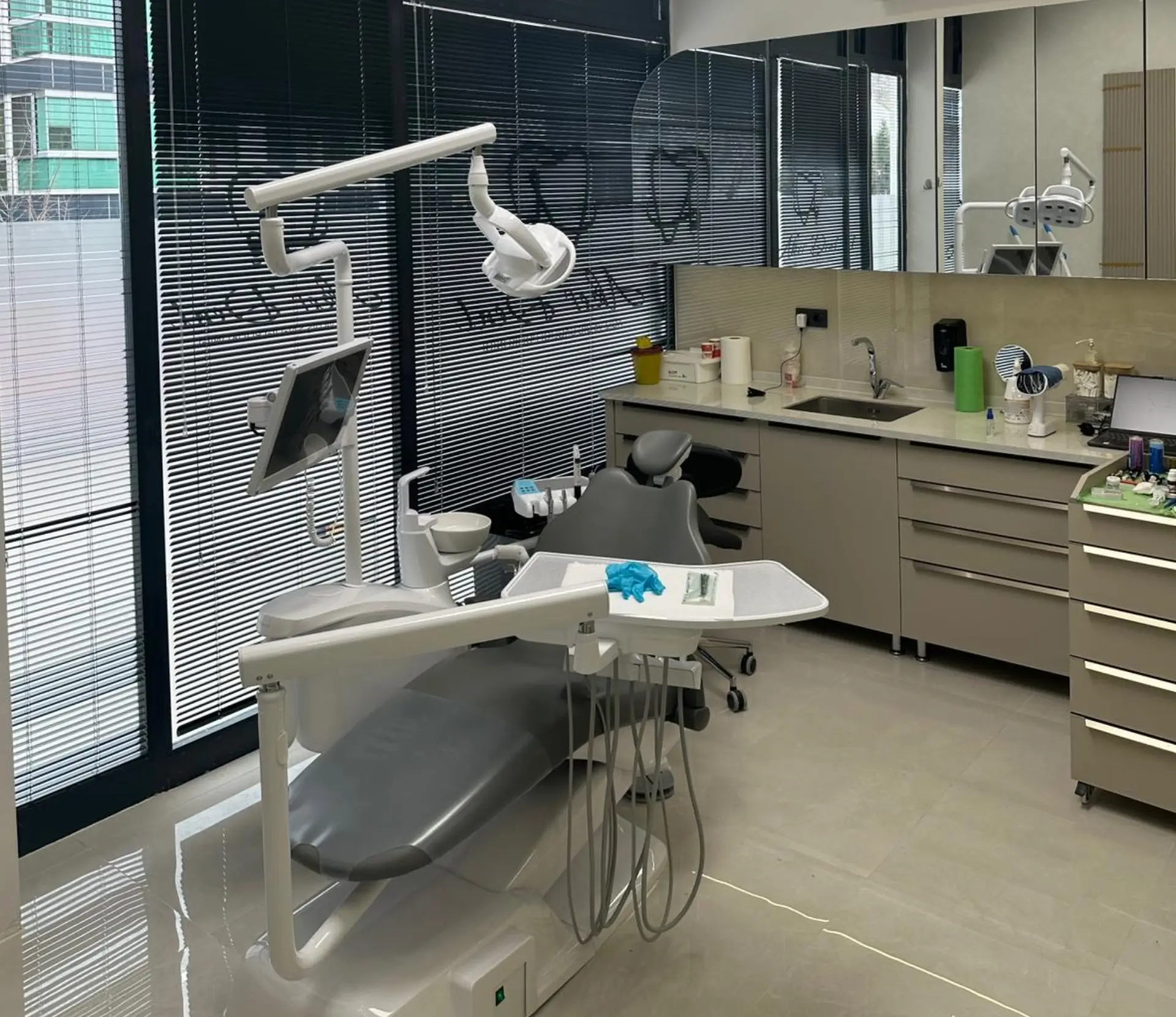 AKER DENT AĞIZ VE DİŞ SAĞLIĞI POLİKLİNİĞİ